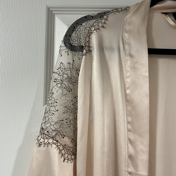 Victoria’s Secret Robe - Picture 2 of 5
